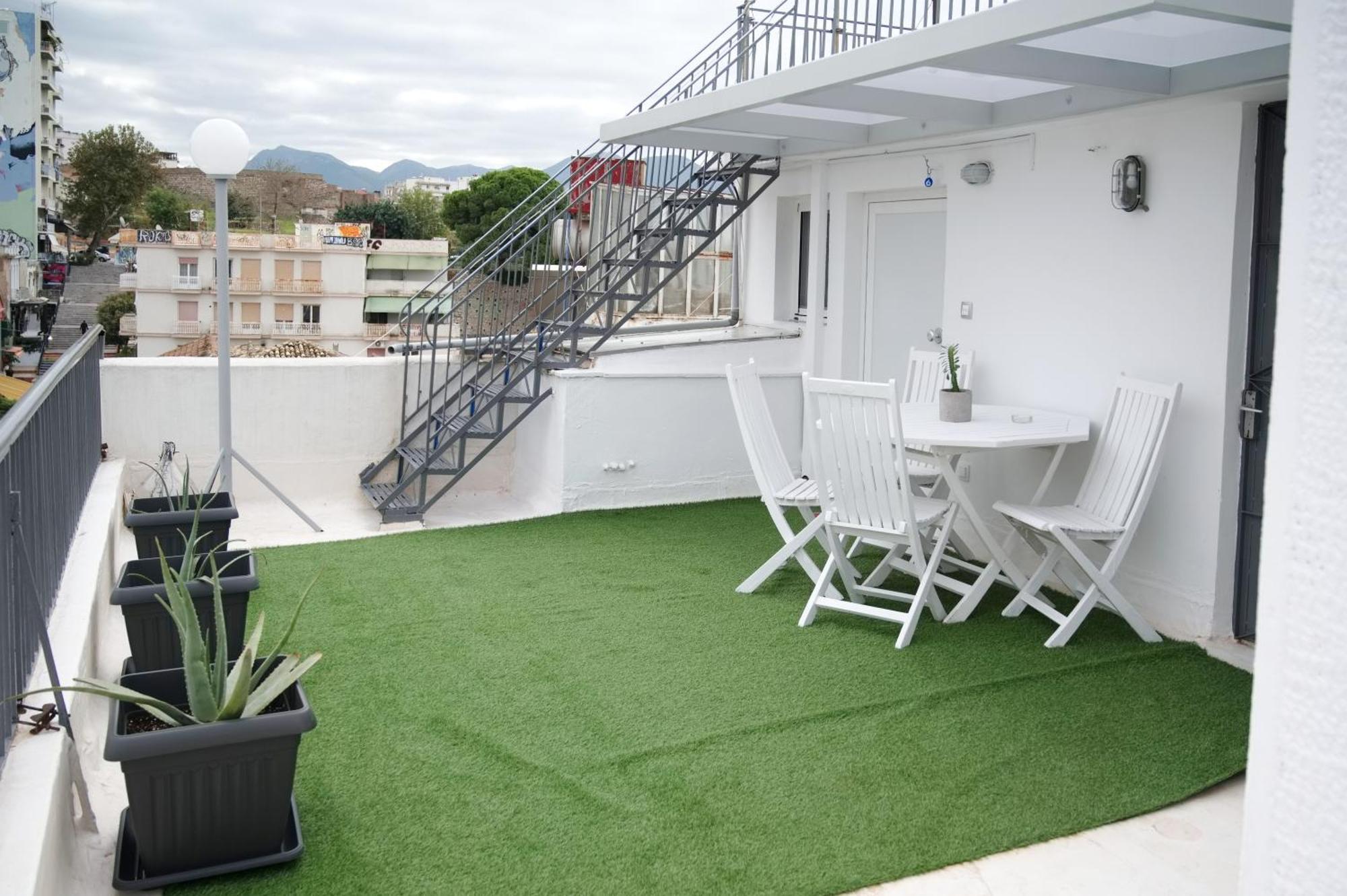 Central Aesthetic Studio With Panoramic Views Patras Bagian luar foto