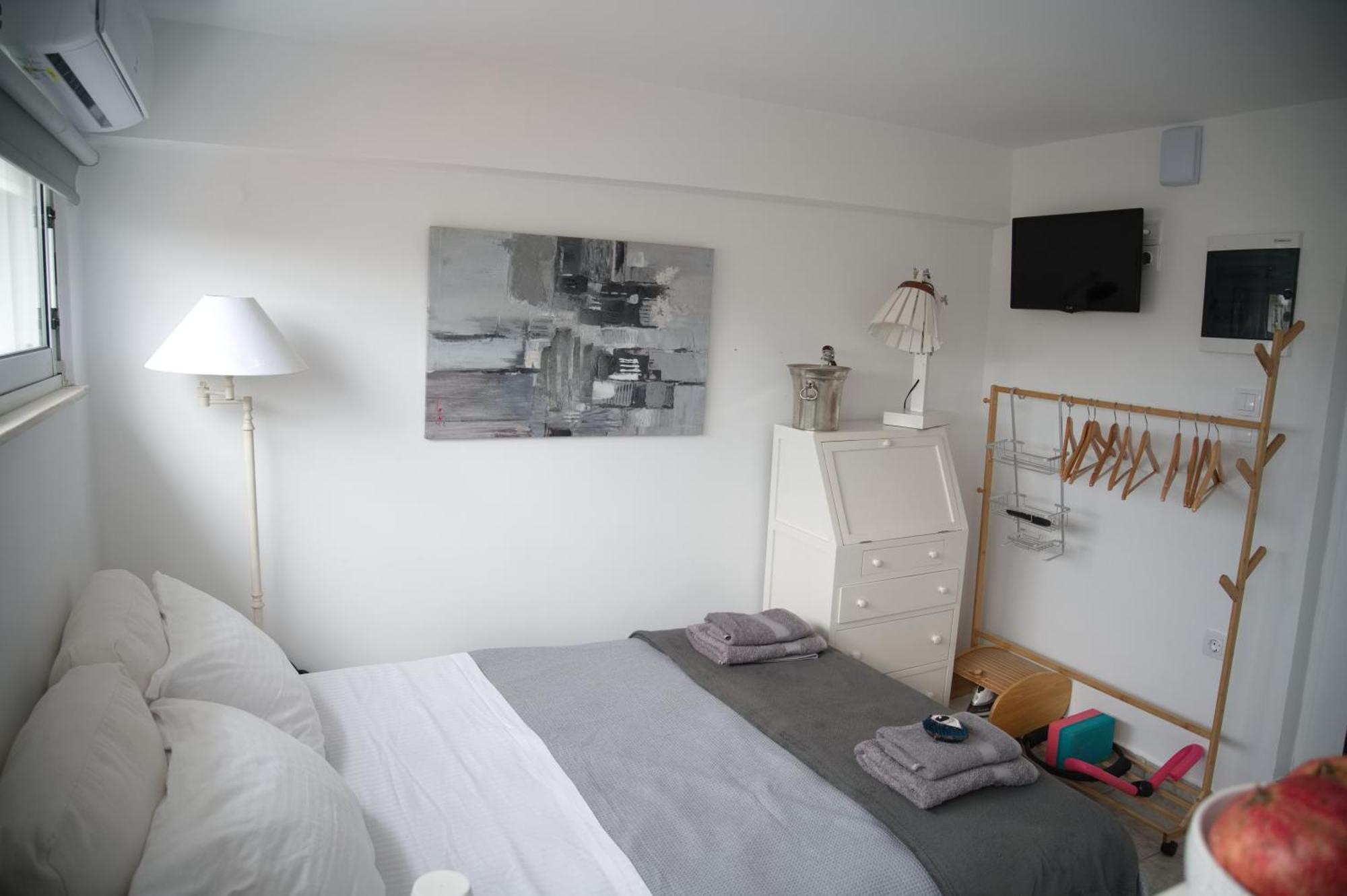 Central Aesthetic Studio With Panoramic Views Patras Bagian luar foto